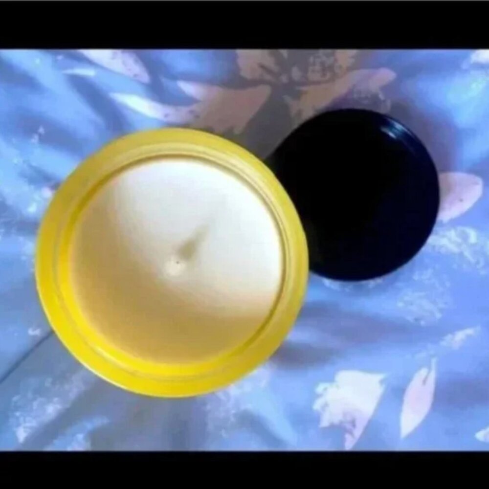 NWT Sunshine and Daffodils Single wick candle - Picture 2 of 3